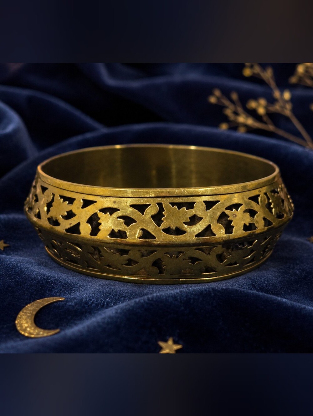 Brass Floral Cutout Cuff Bracelet – Unique Statement Piece ✨